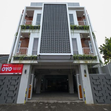 Super Oyo Collection O 90023 Damar Kusumo Guest House Maguwo Exterior foto