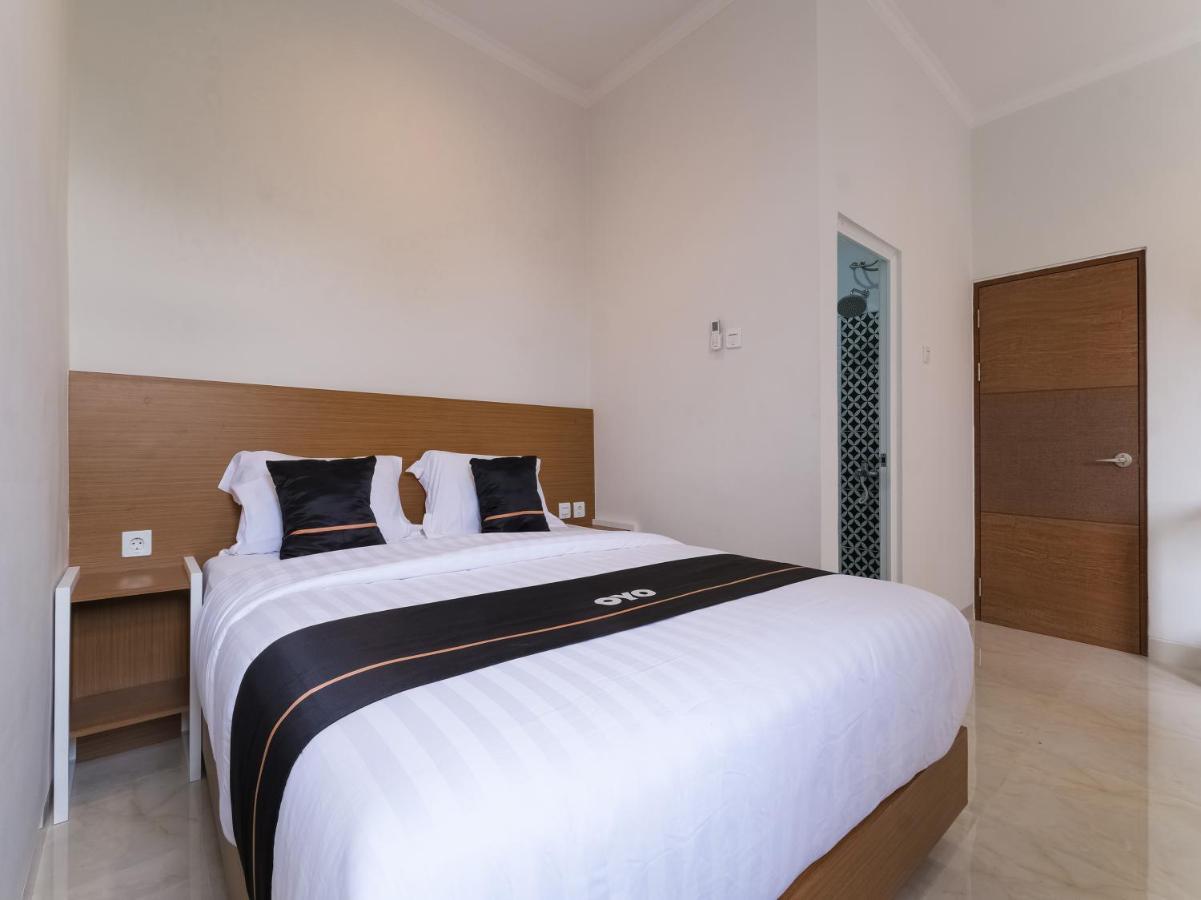 Super Oyo Collection O 90023 Damar Kusumo Guest House Maguwo Exterior foto
