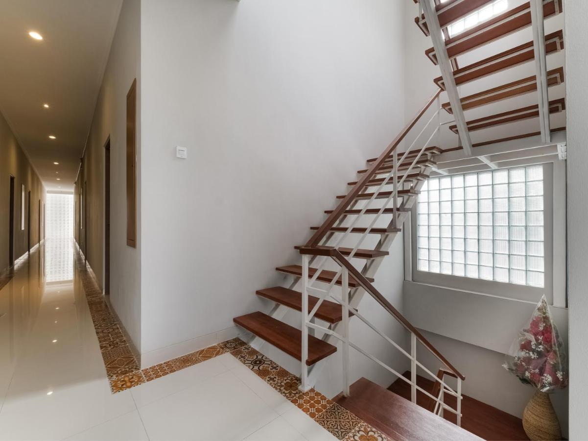 Super Oyo Collection O 90023 Damar Kusumo Guest House Maguwo Exterior foto